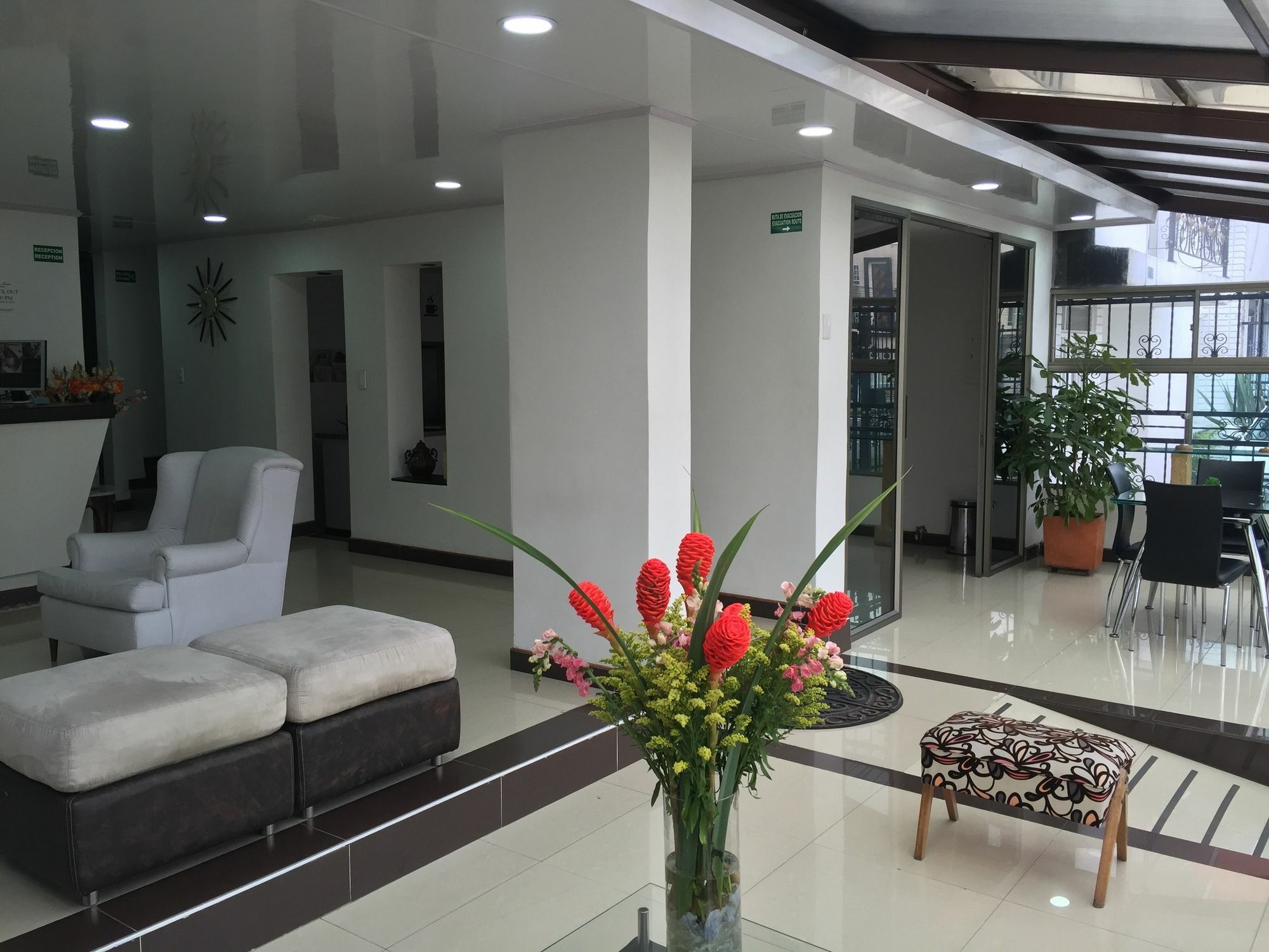 Hotel Casa Quinta Embajada Богота Экстерьер фото
